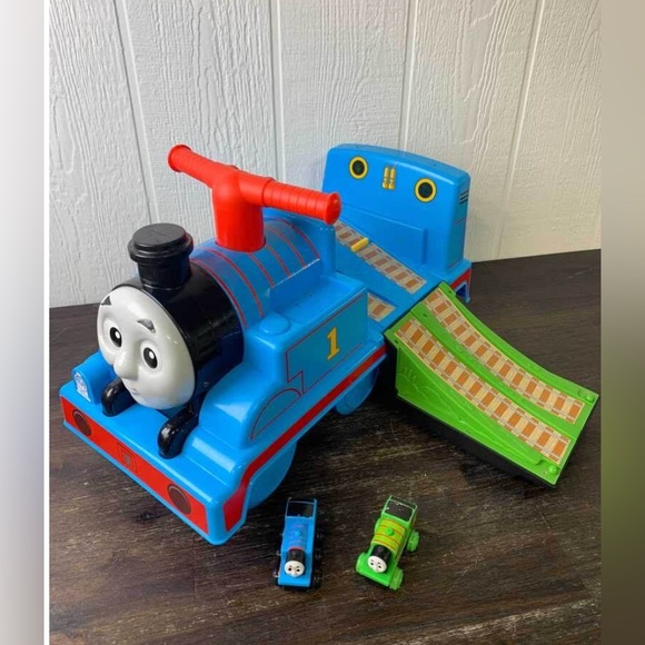 Thomas & Friends Fast Track Ride On - Picture 7 of 10